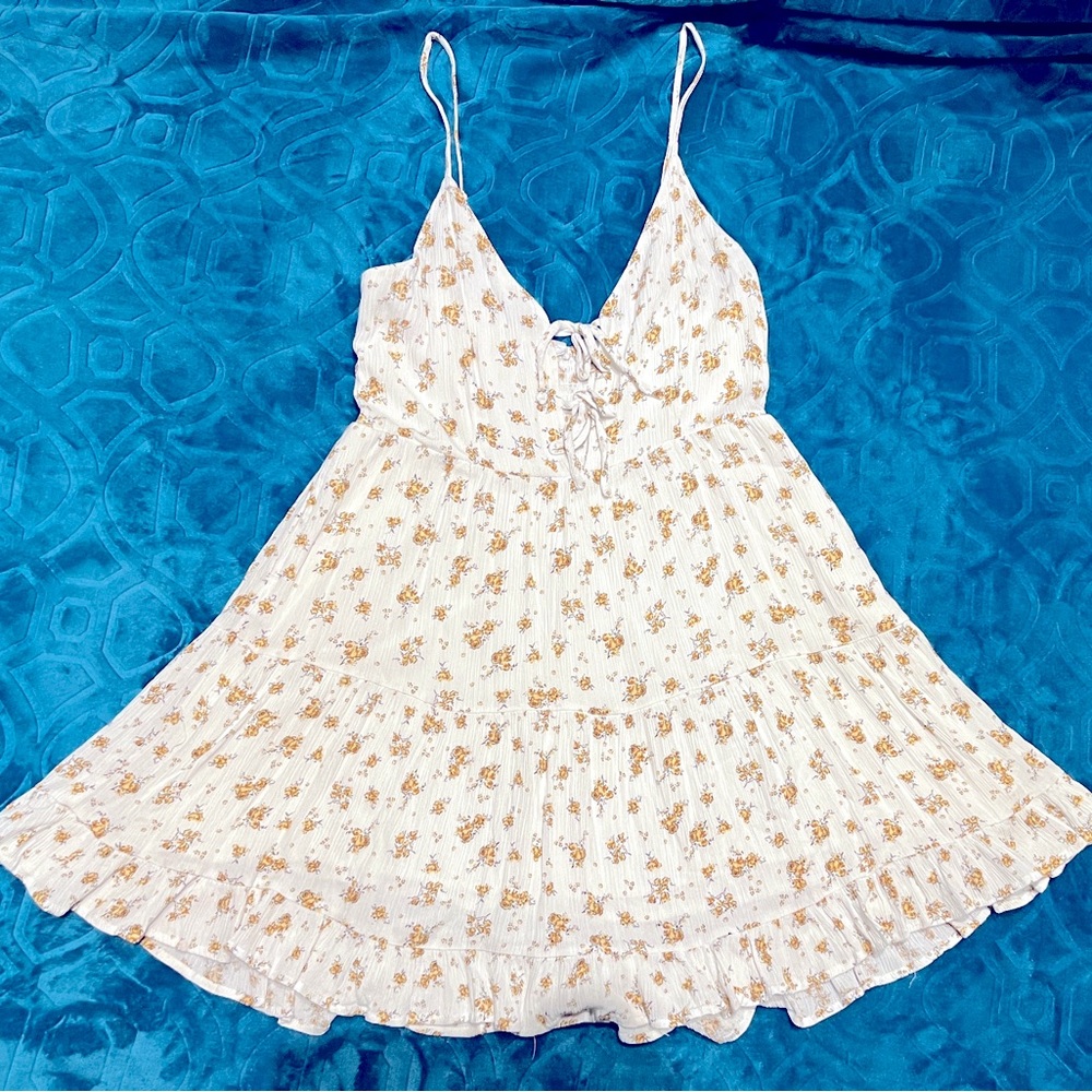 NWOT Junior’s Garage Floral Babydoll Summer Dress (White & Yellow) Size M